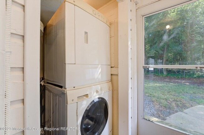 Building Photo - 446 E Arverne Ave