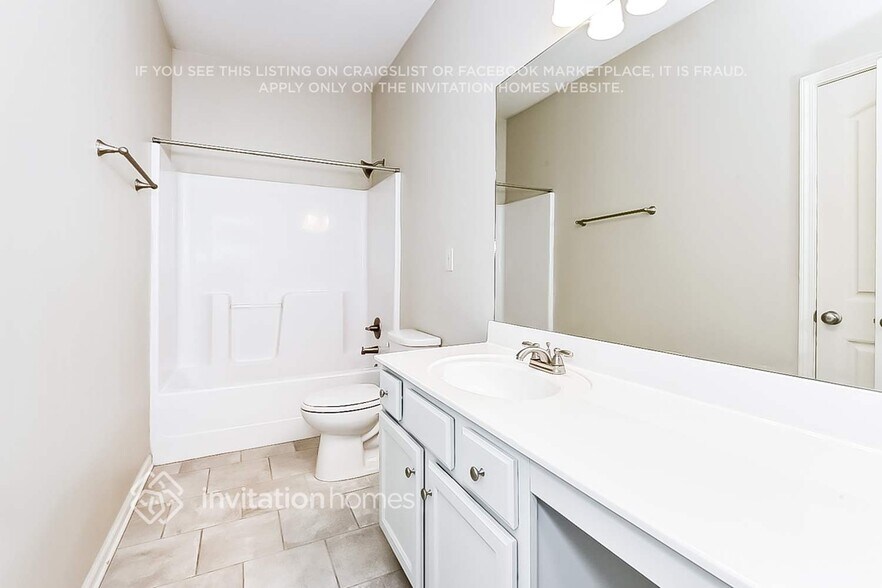 Building Photo - 2175 Black Pebble Cir