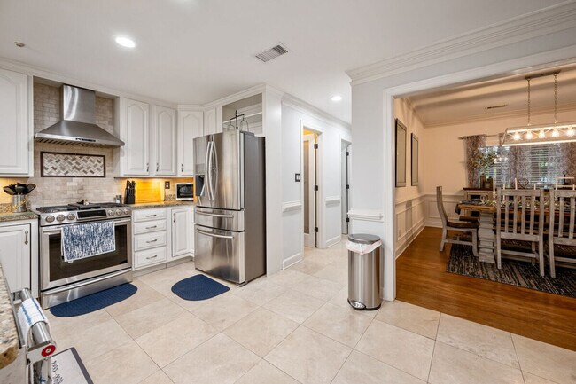 Building Photo - 29 Dean Rd SE