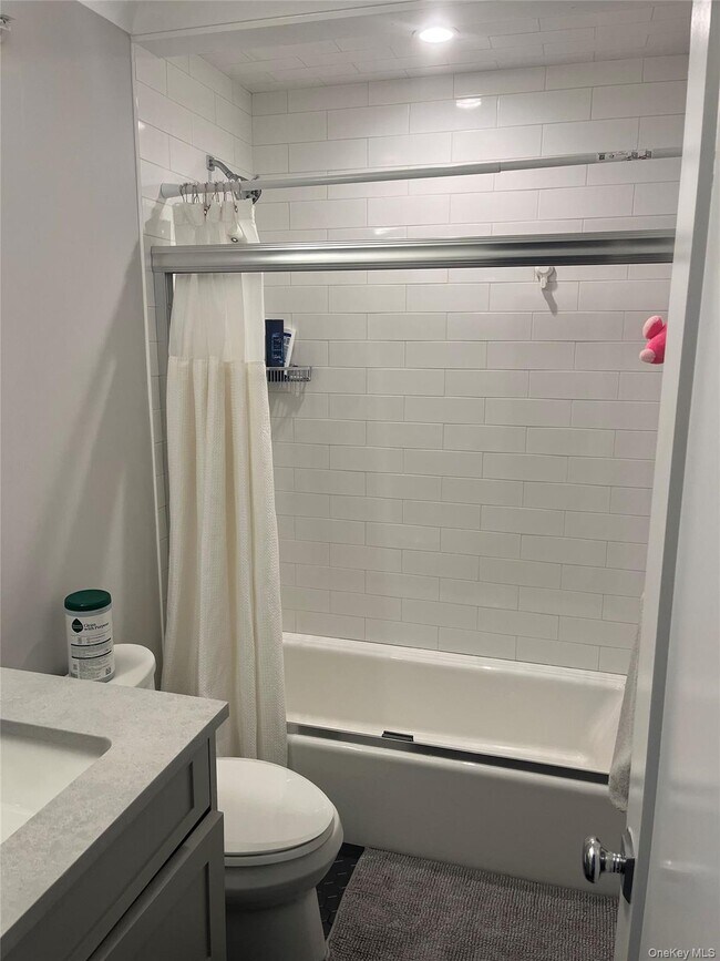 Building Photo - 70 Henry Ave