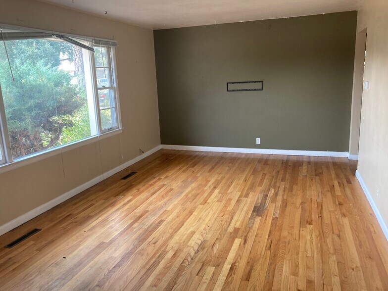 Building Photo - 100 Blevins Ct