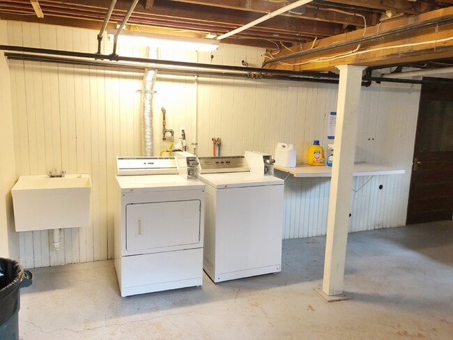 Building Photo - Good credit and solid income required!