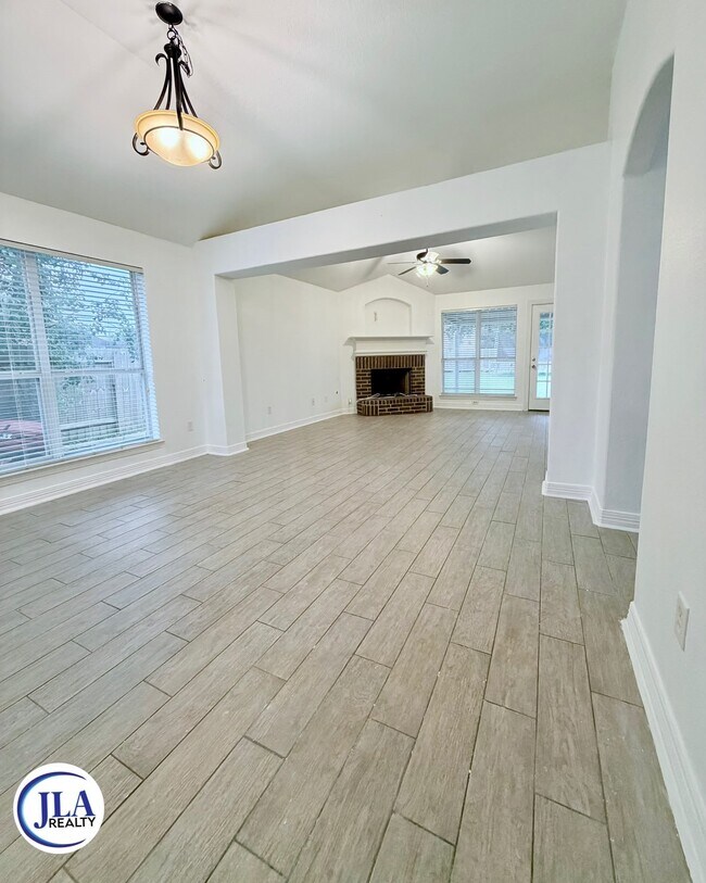 Building Photo - 21604 Horseshoe Dr