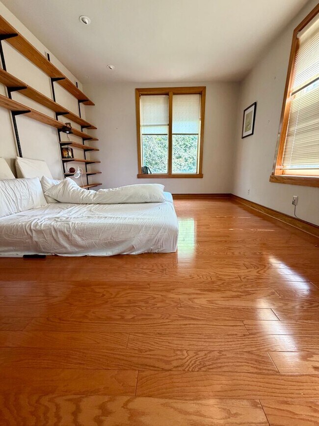 Building Photo - Stunning 4-Bedroom Home Nestled in Spruce Hill! Available in Mid-August!