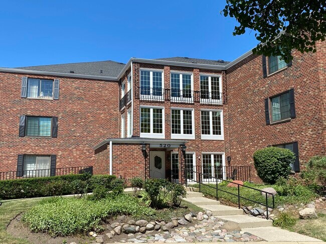 Primary Photo - 520 Biesterfield Rd