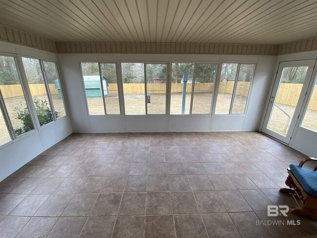 Building Photo - 22022 Nelson St