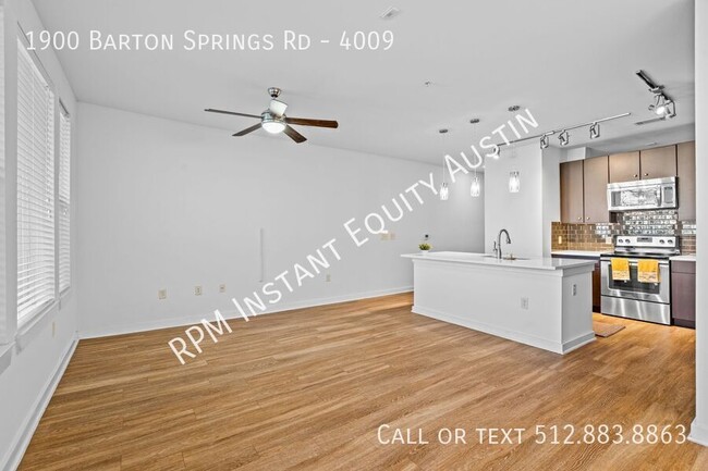 Building Photo - Barton Springs living!