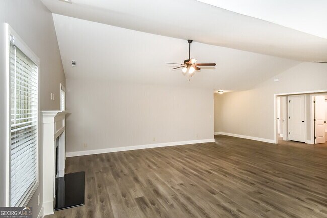 Building Photo - 453 Charleston Pl