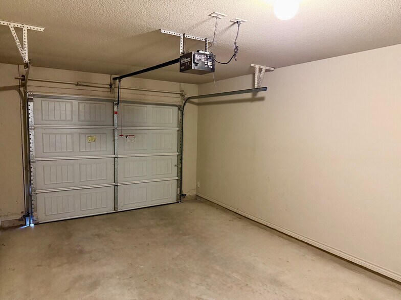 Building Photo - 634 Paseo Del Plata #B