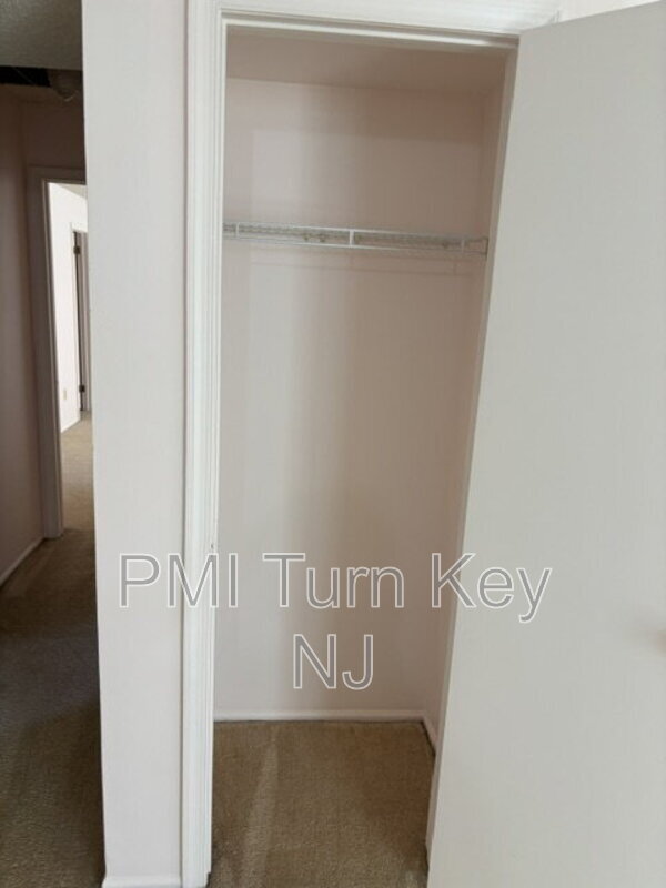 Building Photo - 133 Tulip Ln