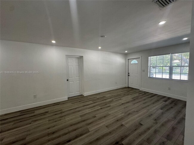 Building Photo - 1657 SW 44th Ave