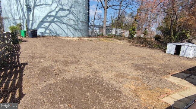 Building Photo - 1608 Elson St