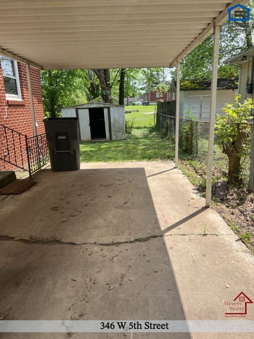 Building Photo - 346 W 5th St