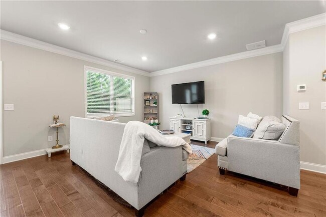 Building Photo - 2170 Trelipe Dr