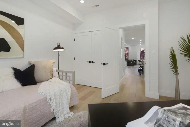 Building Photo - Modern 3BR/3BA Shaw Penthouse with Two Private Decks