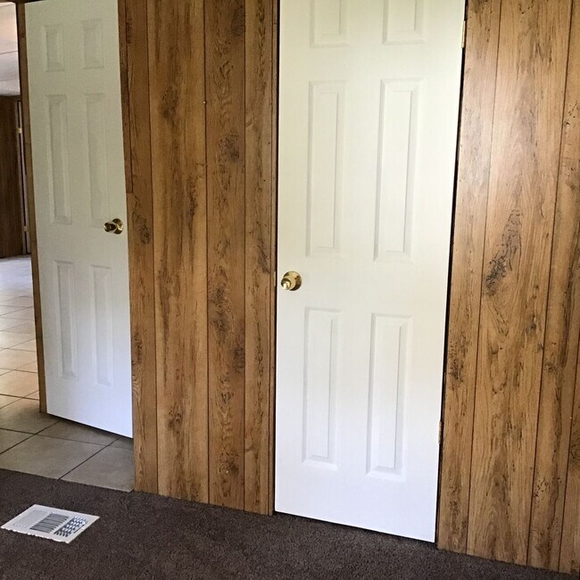 Building Photo - 108 Sandy Beach Ln