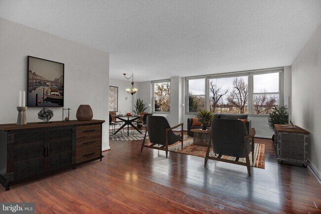 Building Photo - 4401 Roland Ave