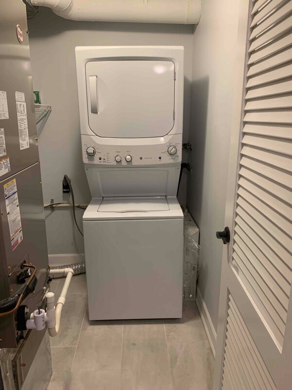 Building Photo - 9 Greenwood Dr