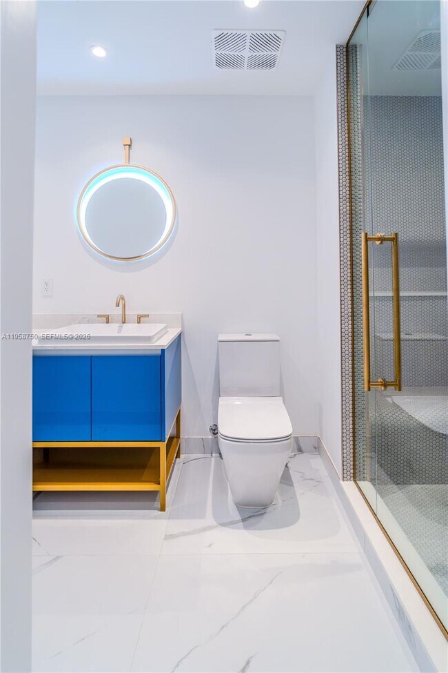 Building Photo - 2678 Tigertail Ave