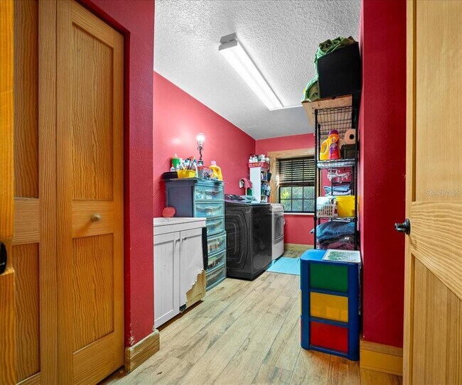 Building Photo - 3135 NE 49th St