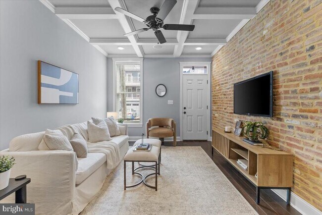 Building Photo - 616 Hyson St