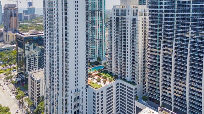 Building Photo - 1050 Brickell Ave