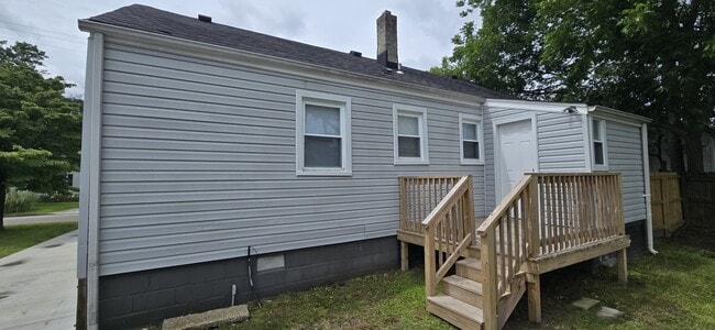 Building Photo - 1111 Anne Ave