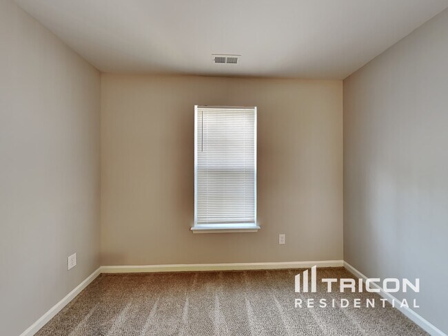 Building Photo - 6716 Commack Dr
