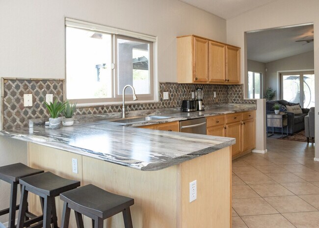 Building Photo - 1541 E Peregrine Trail