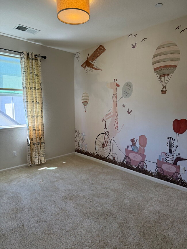 Building Photo - Gorgeous 4 Bed/4 Bath End Unit Condo with ...