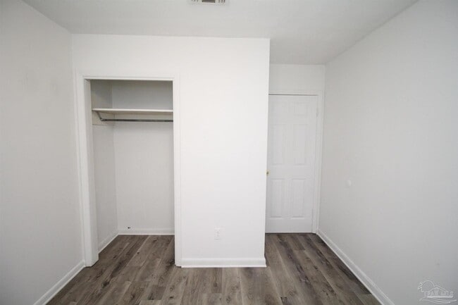 Building Photo - 404 Ladybird Ln