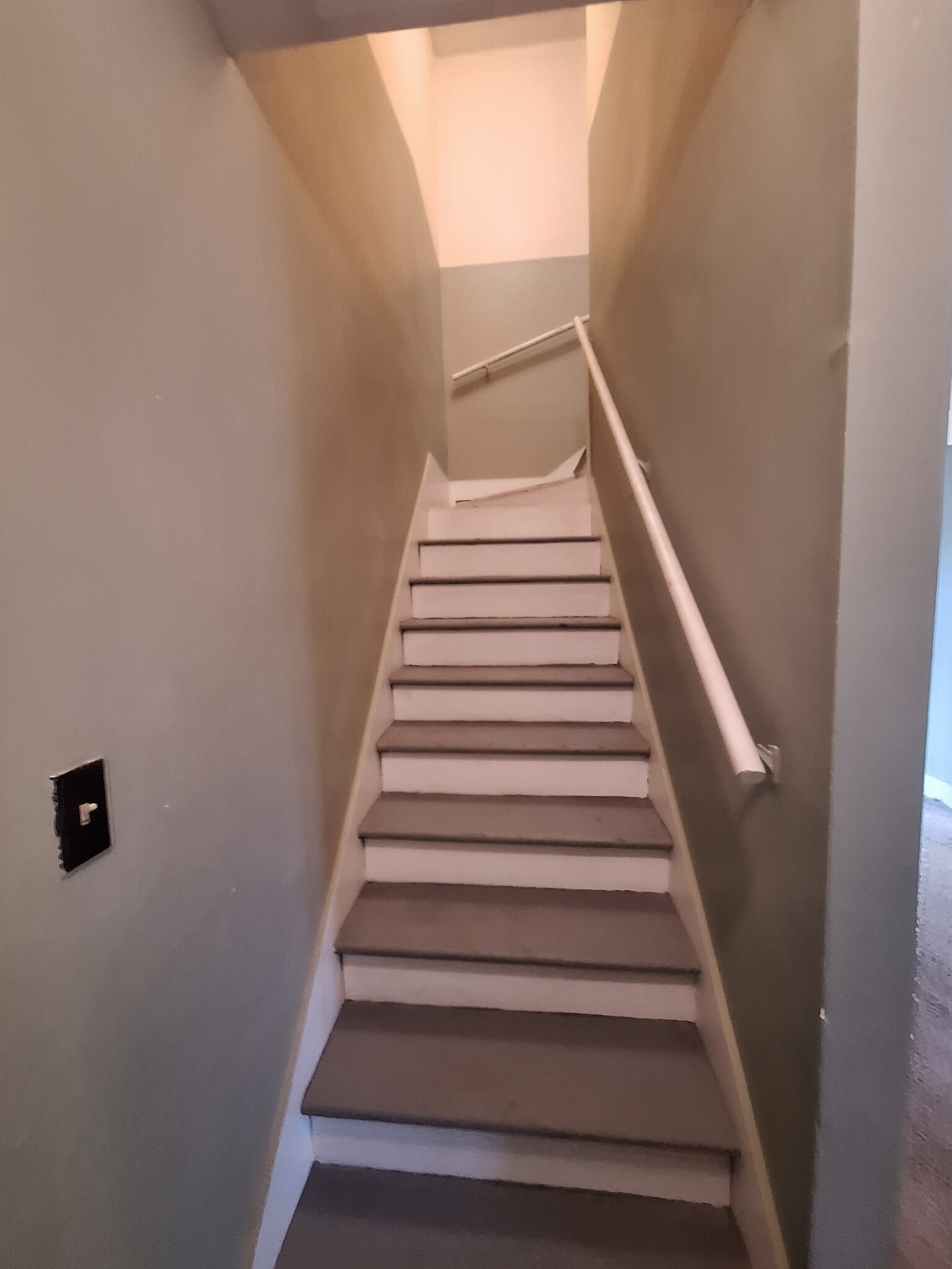 Staircase to 2nd Floor - 1552 Gallagher St