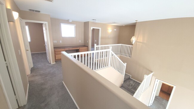 Building Photo - 5 Bedroom Home