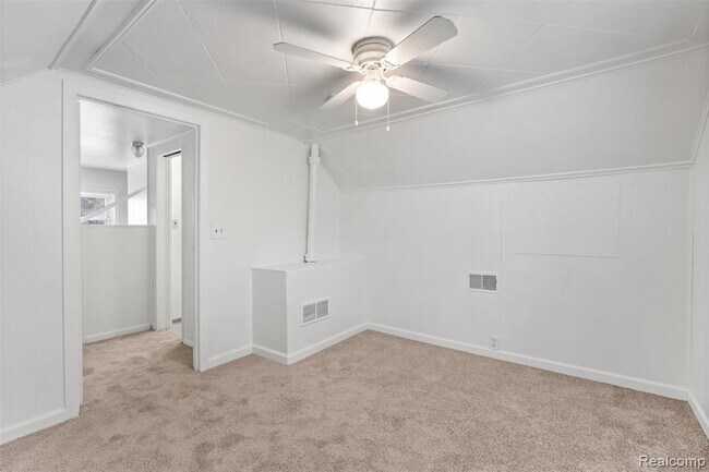 Building Photo - 13263 Frazho Rd