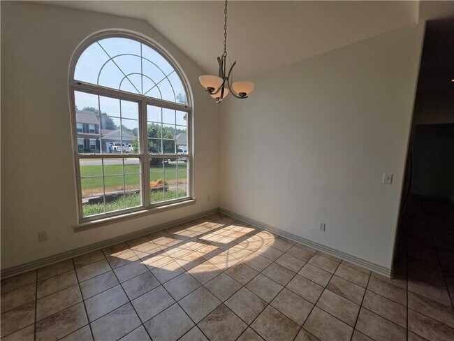 Building Photo - 302 Cross Creek Dr