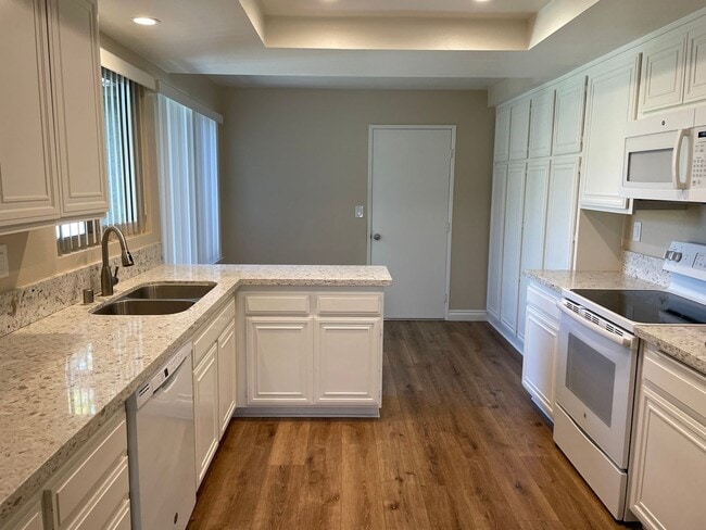 Building Photo - Charming & Modern Capri Model Home for Rent in Leisure Village