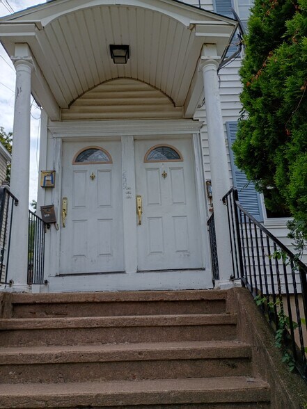 Building Photo - 257 Sheffield Ave
