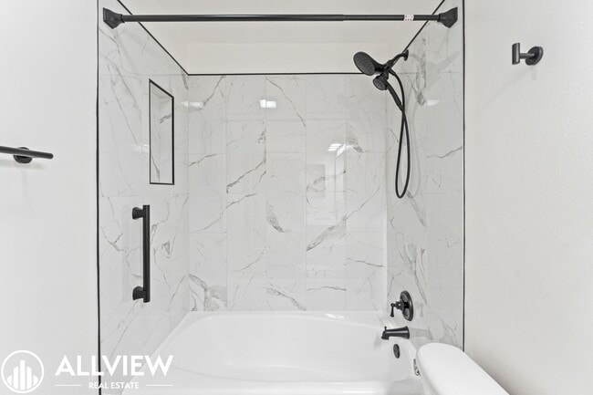 Building Photo - Stunning Ocean Views! 1 Bedroom Condo Avai...