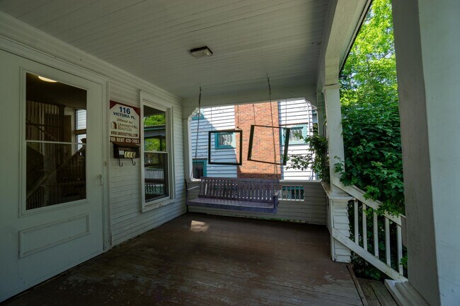 Building Photo - AVAIL 6/1/26 - Charming 5 bedroom Home wit...