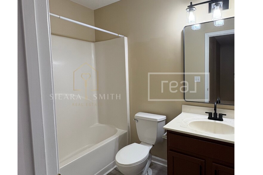 Building Photo - 6013 Silkwater Ct