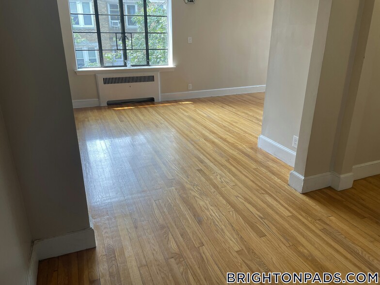 Building Photo - 97 Strathmore Rd