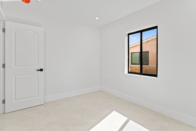 Building Photo - 15920 NW 17th Ave