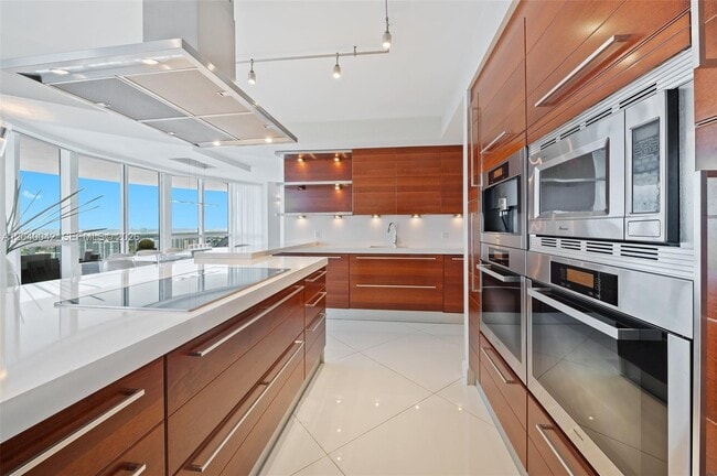 Building Photo - 18201 Collins Ave