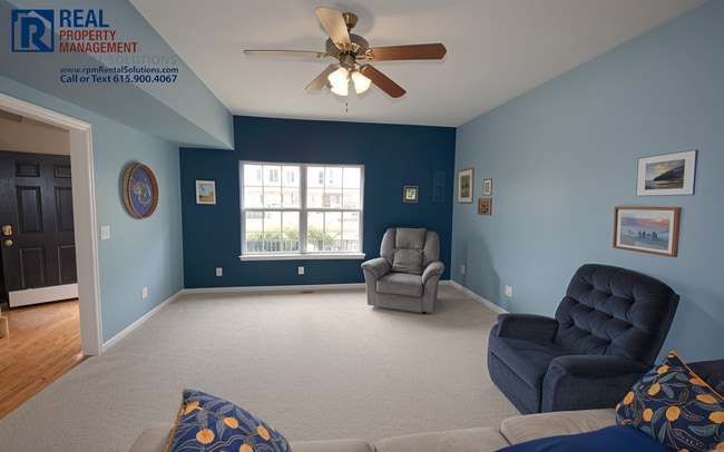 Building Photo - Lovely 2BR/2.5 BA Murfreesboro townhome close to I-24! Washer/dryer included!