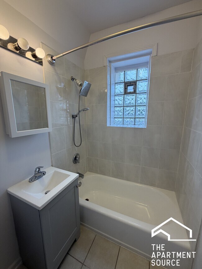 Building Photo - 4033 W Gladys Ave