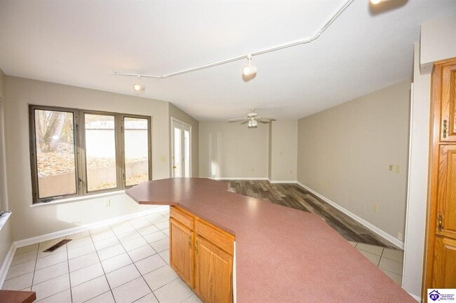 Building Photo - 356 Bittersweet Dr