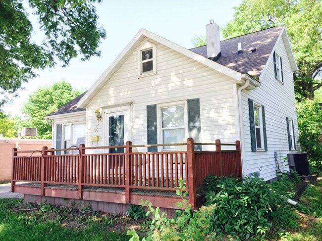 Building Photo - 2303 Main St