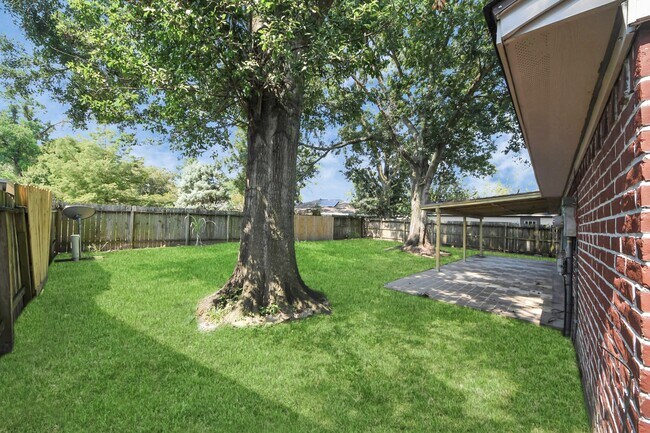 Building Photo - 10171 NW Park Dr