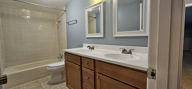 Building Photo - 1117 Appian Way