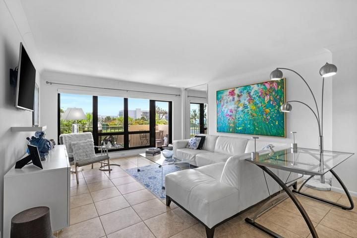 Building Photo - 4900 N Ocean Blvd